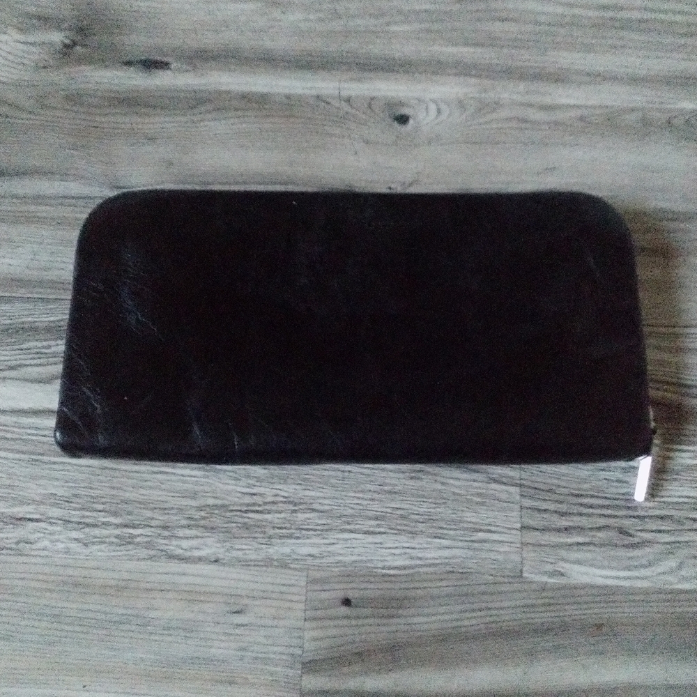 HOBO International Black Leather Zip Wallet